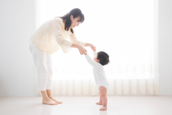 パンツタイプのおむつへの切り替えはいつから？目安やサイズの選び方について